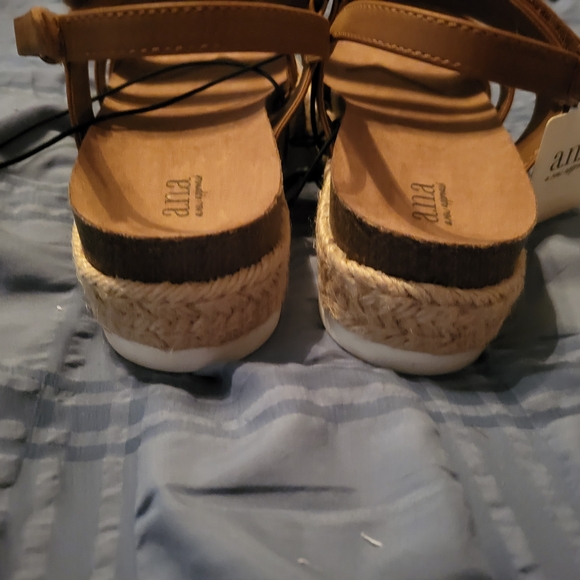 Platform Sandals - Picture 4 of 6